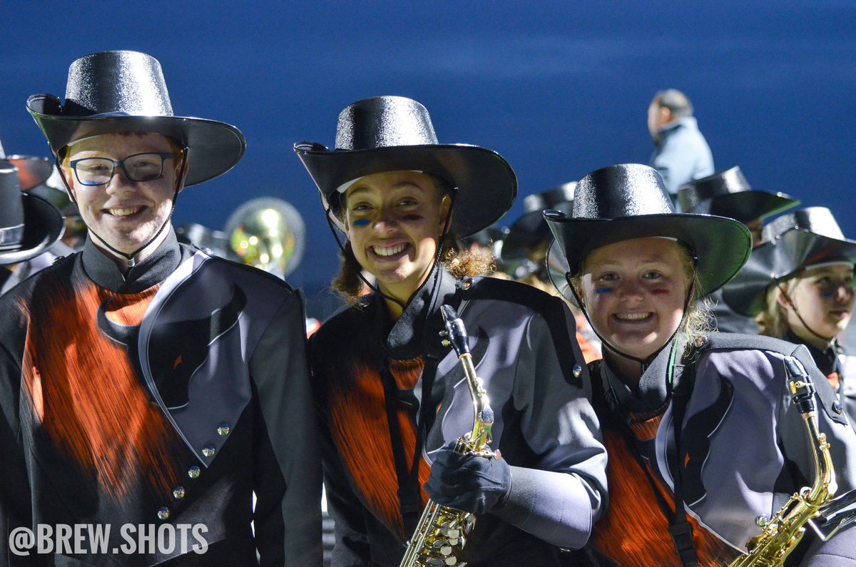 MeadHSBands's tweet photo. All smiles last night! #MavBandFam https://t.co/eFTfHQzzIi