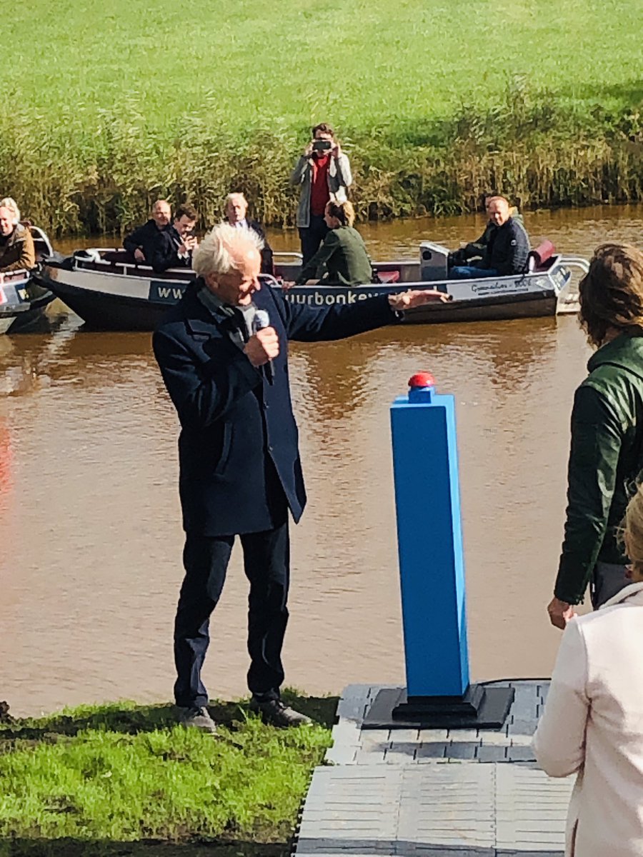 ottovdgalien's tweet photo. Zojuist heeft collega @vandehulsthof gemaal #Ryptsjerk geopend in het bijzijn van o.a. @avine_fokkens, @klaasagricola en @TytsyW. @wetterskip https://t.co/Nh5t5En11d