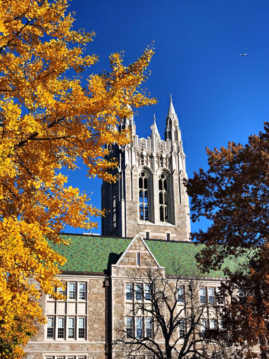 BostonCollege's tweet photo. Happy Friday, Eagles &amp; Happy Homecoming Weekend! 

📷: Joe Vecchio '22 https://t.co/ojo9EWCOS1