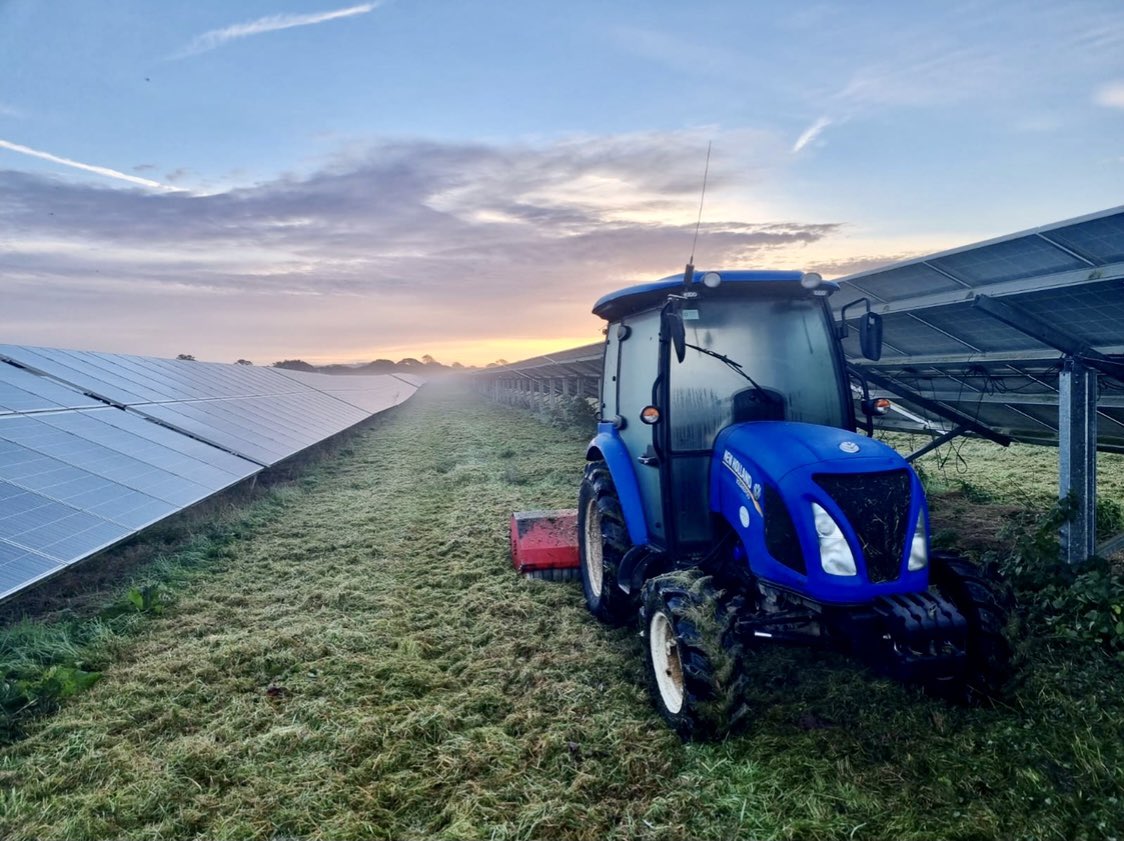 DKSLimited's tweet photo. Our team have had a very busy 7 months of solar farm cutting maintenance and have now finished the last second cuts of 2021 for our clients. 
We would like to thank our cutting teams for their continued dedication and hard work over the summer months. #landmanagement #solar https://t.co/4fRdTgsJ1q