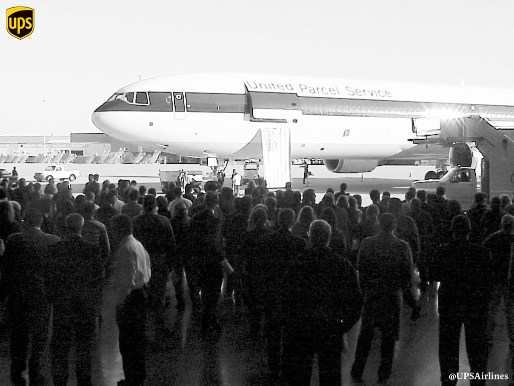 #FBF - 20 years ago today on Oct. 15, 2001, more than 1,000 employees gathered at our #Louisville hangar to welcome our new long-range freighter, the MD-11.