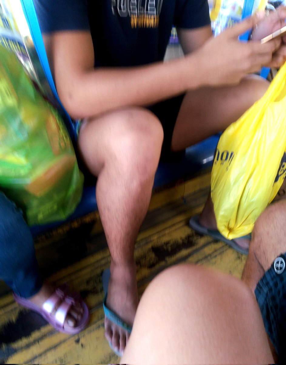 RandyDa67307291's tweet photo. #FetishFriday 
Habang commute kanina, flex ko lang...#Sherep ng buka at mga hita ni baby boy.
Pogi pa mandin :))

R.T./ FOLLOW if u also Luv #Manspread #alterworld
#manspreading #alteriloilo
#AlterPh #alterpinoy #IloiloAlter #alterillongo
 #ilonggoguapo https://t.co/q5gxx2qbod
