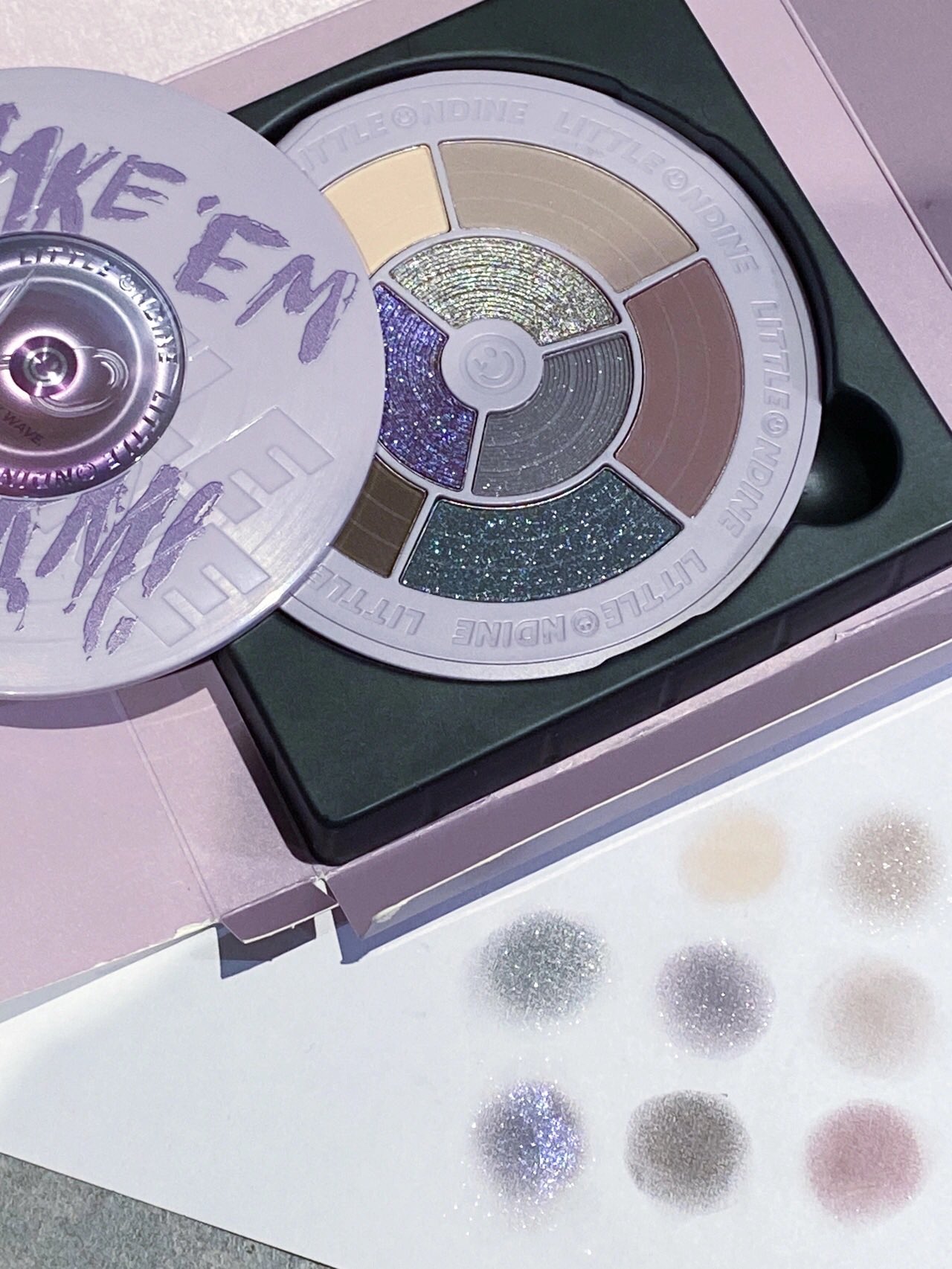 Jumei 中国コスメ通販 Little Ondine 小奥汀 Disney Villains Record Eyeshadow Palette ディズニー ヴィランズのアースラとコラボ 深海の魔女の闇深い魔力を封じ込めたスモーキーなパレット T Co 1vxidnf4ai 中国コスメ