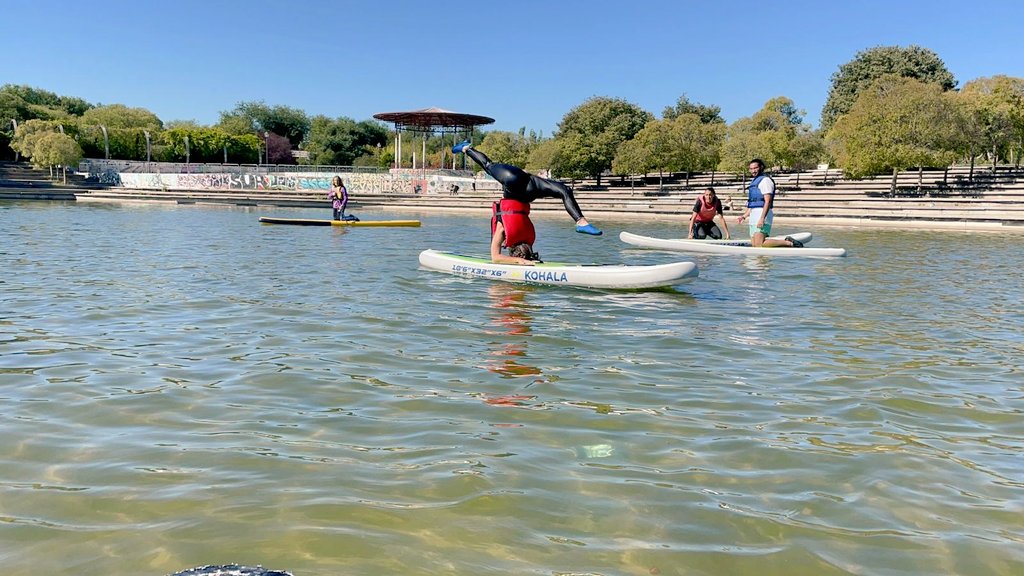EscuelaIdeo's tweet photo. El alumnado de #TSEAS y #TECO disfrutando de una actividad #náutica en la que aprenden las bases del manejo de embarcaciones, así como los fundamentos del juego o de #Kayakpolo. Apostamos por la #formaciónpráctica ¡Y nos seguimos divirtiendo con los #aprendizajes! #IdeoFP https://t.co/H6Qy5eOCJS