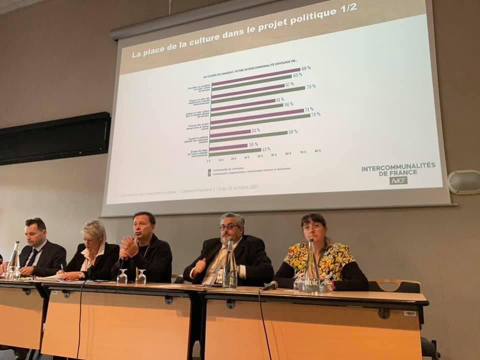 laFNCC's tweet photo. La FNCC présente à la Convention de @l_AdCF, représentée par @jplefevr vice-président #culture du Grand Dole. Au programme un atelier sur l’intercommunalité culturelle avec présentation d’une riche étude. Merci à @olivierbianchi1 hôte de ces rencontres pour son chaleureux accueil https://t.co/W3FnR45zIj