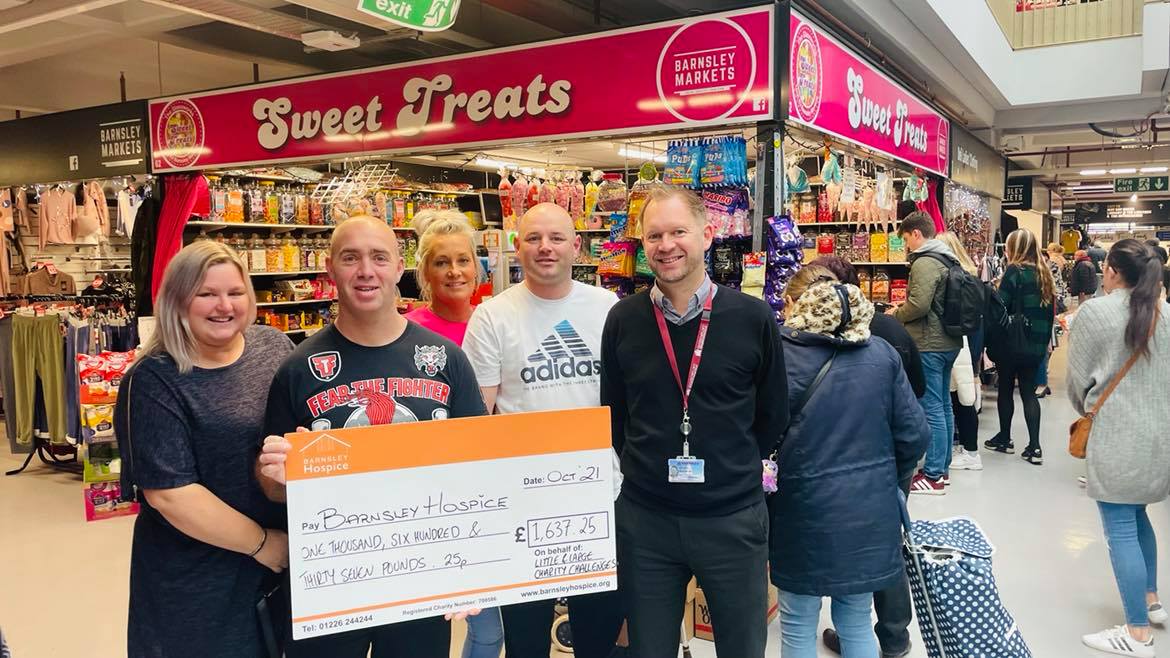 BarnsleyHospice's tweet photo. You may remember that several of our supporters planned a brilliant fundraising stand at @BarnsleyMarkets last weekend. We were delighted to be presented with this INCREDIBLE cheque for £1,637.25, which they raised on the day. 

Thank you so much to everyone involved!🧡 https://t.co/OdLdUTi0Xk