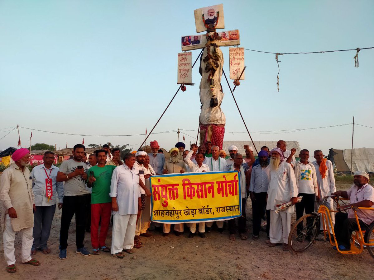 meelrajaram's tweet photo. शाहजहांपुर खेड़ा बॉर्डर किसान आंदोलन स्थल पर रावण रूपी मोदी का पुतला जलाया गया।
#आज_का_रावण_नरेंद्र_मोदी 
@Kisanektamorcha @kisanItcell1 https://t.co/iXPhl1wdeF