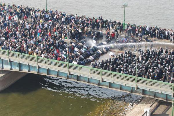 MaiconLalega's tweet photo. @francescoburra3 Anche al sud siamo in tantissimi a protestare.
Il ponte di Messina adesso. https://t.co/MobveV8RxN