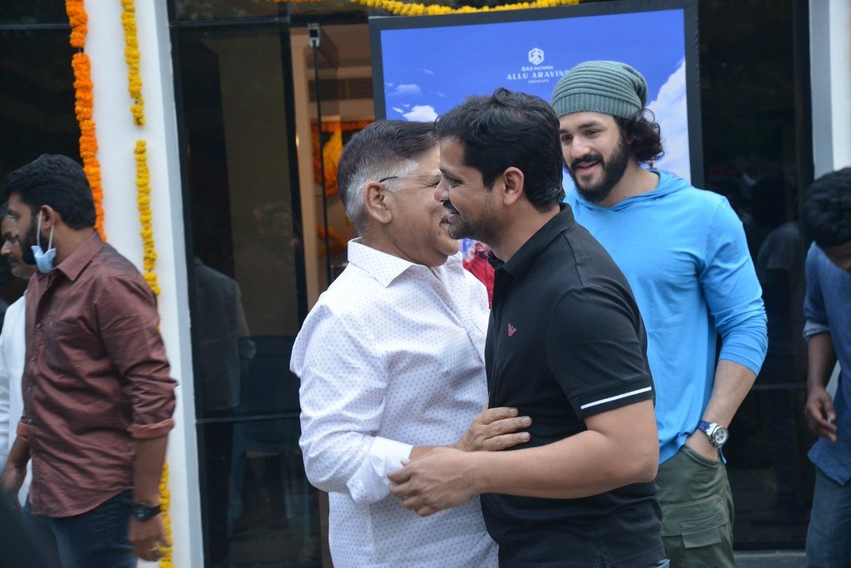 baraju_SuperHit's tweet photo. #MostEligibleBachelor Blockbuster Celebrations Begins...🔥💫

#MEB 𝐈𝐧 𝐂𝐢𝐧𝐞𝐦𝐚𝐬 𝐍𝐨𝐰!

#AlluAravind @AkhilAkkineni8 @hegdepooja @baskifilmz @GopiSundarOffl #PradeeshMVarma #VasuVarma #BunnyVas @GA2Official @adityamusic https://t.co/tM6kClv2RR