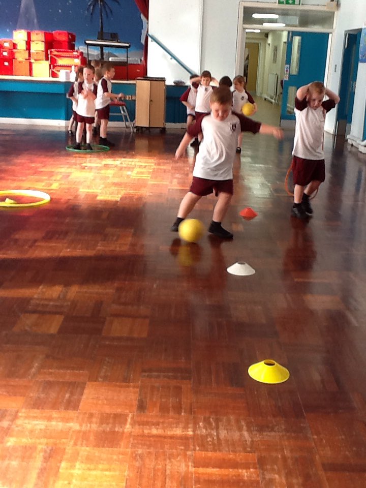 ThomasYear1's tweet photo. We had great fun in P.E https://t.co/T1QcBBWDEm