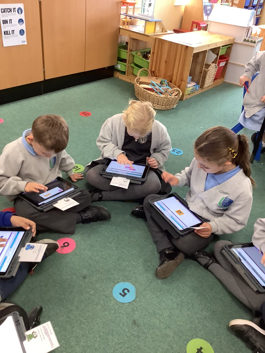 StAgnesY1's tweet image. The last group enjoying some dragging and dropping in #stagnescomputing