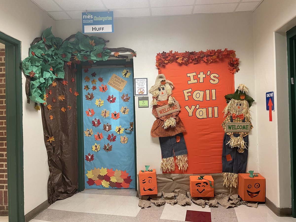 APSMorningside's tweet photo. Happy Fall@from our Kindergarten Hall! #AllDolphinsIn @AudreySofianos @atlantaeducator https://t.co/9ZWTfKMjd2