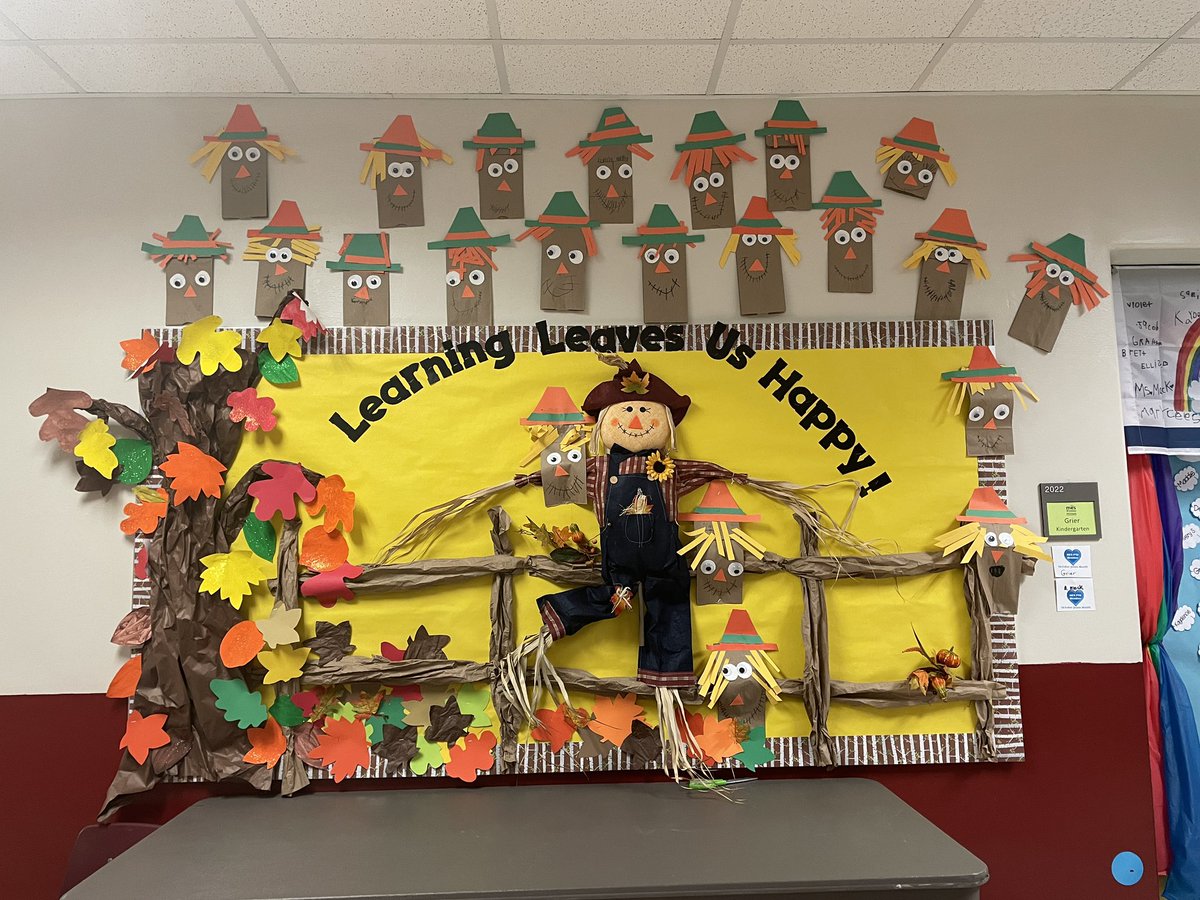 Happy Fall@from our Kindergarten Hall! #AllDolphinsIn @AudreySofianos @atlantaeducator