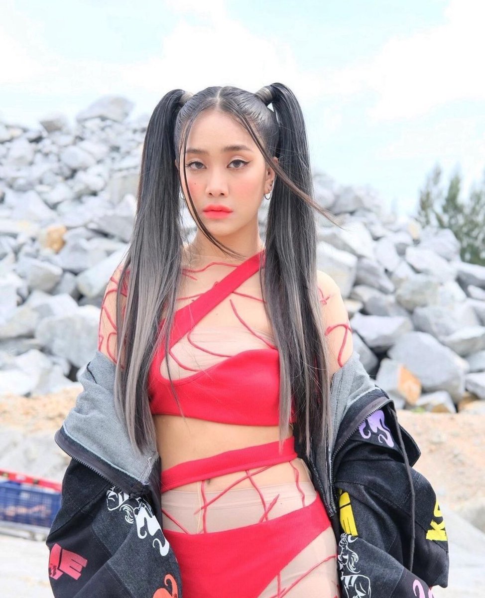 เกิดมาเพื่อหวีดทิยาชุดแดงแล้วตายไป 
#4EVEBootyBomb