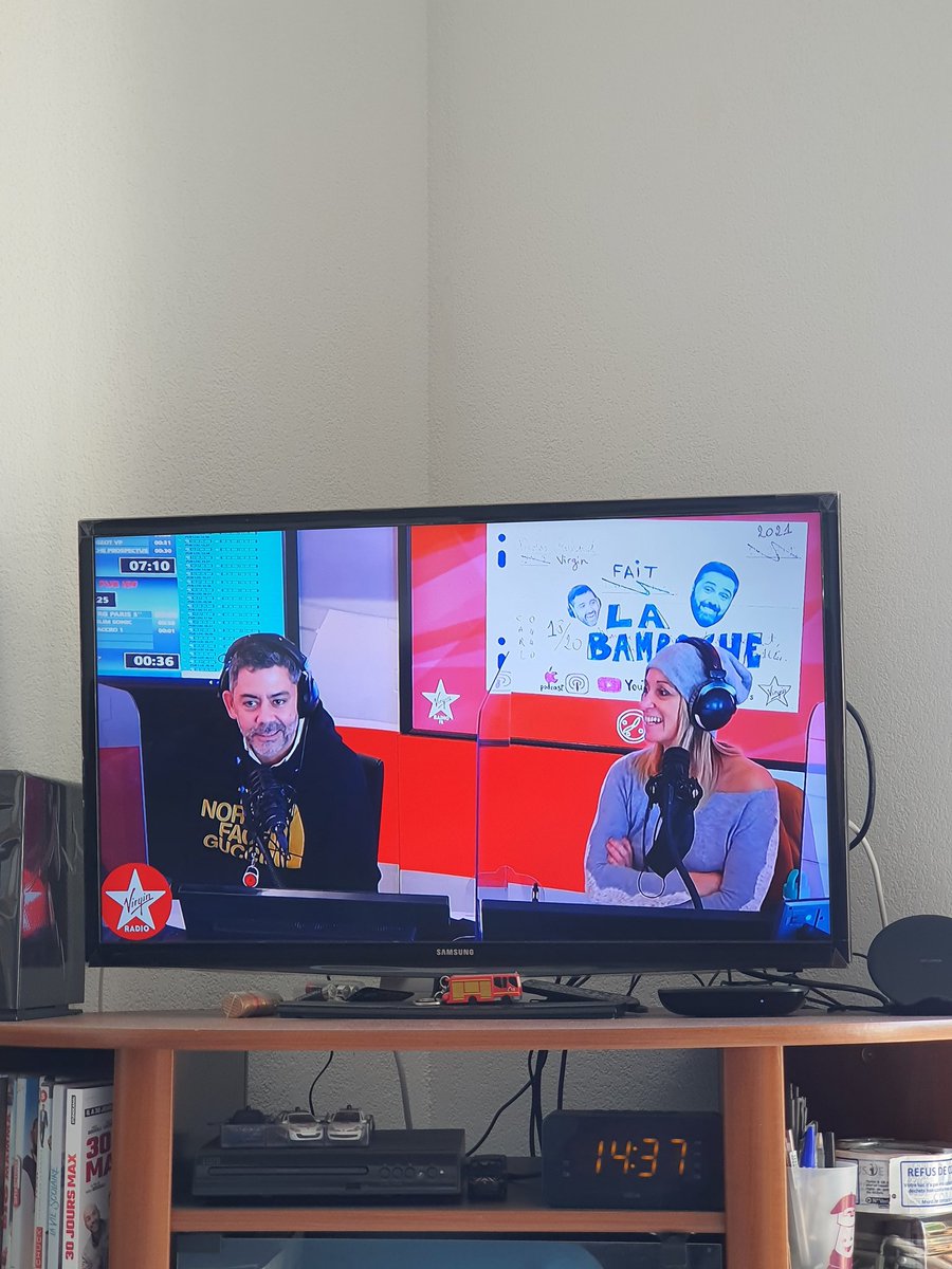 viviandu33380's tweet photo. Petite après midi sur le canapé avec #LaBamboche N°1 de notre @NicoShowri avec les paillettes du @VirginTonicOff @ManuPayetOff @MelanieAngelieH @ClemLincruste @Ginger_Klo @loic_deoliveira et je rigole 😂😂 j'adore @VirginRadiofr https://t.co/Ymb4uJlU0z
