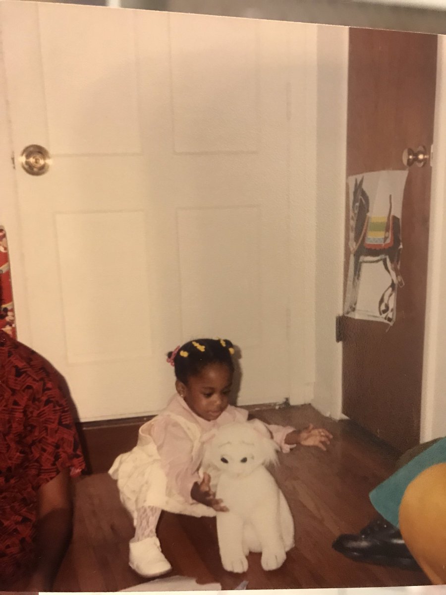ShaunaReporter's tweet image. It’s my birthday! Enjoy these photos of me on my 2nd birthday. 32 years later, cake is still life.  #ThisIs34🎂 🥳