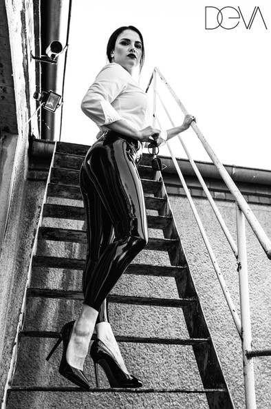 Femdom Deva im Interview auf meinem #femdom und #bdsm Blog: domina-lady-sas.blogspot.com/2021/10/femdom… #interview #blog