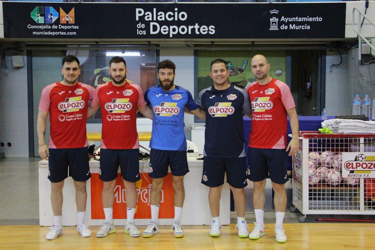 Mati Rosa, listo para debutar con <a href="/ElPozoMurcia_FS/">ElPozo Murcia Costa Cálida FS</a> 😊

Excepcional trabajo de recuperación hecho por <a href="/javi_jimeno/">Francisco Javier Jimeno Serrano</a> y <a href="/Pacomartinezmtn/">Paco Martinez</a> 

Mañana, <a href="/ElPozoMurcia_FS/">ElPozo Murcia Costa Cálida FS</a> estrena a todos los nuevos el el Palacio (17h.)

 ▶️ Gadeia
 ▶️  Taynan
 ▶️ Mati Rosa
▶️ Vinícius
▶️ Molina