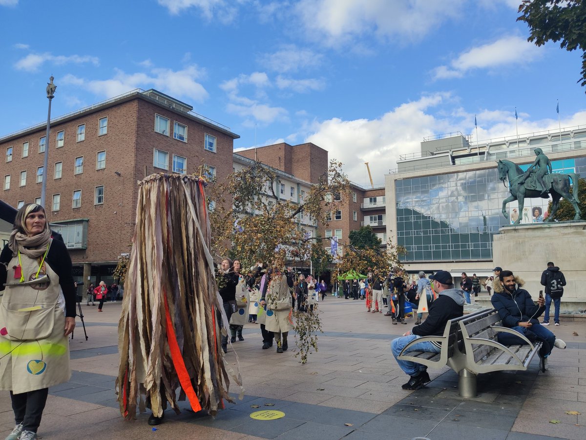 Women's activism echoed through the ages as <a href="/WalkingForest4/">Walking Forest</a> passes Broadgate's Lady Godiva statue. 

#GreenFutures
#HeritageFunded