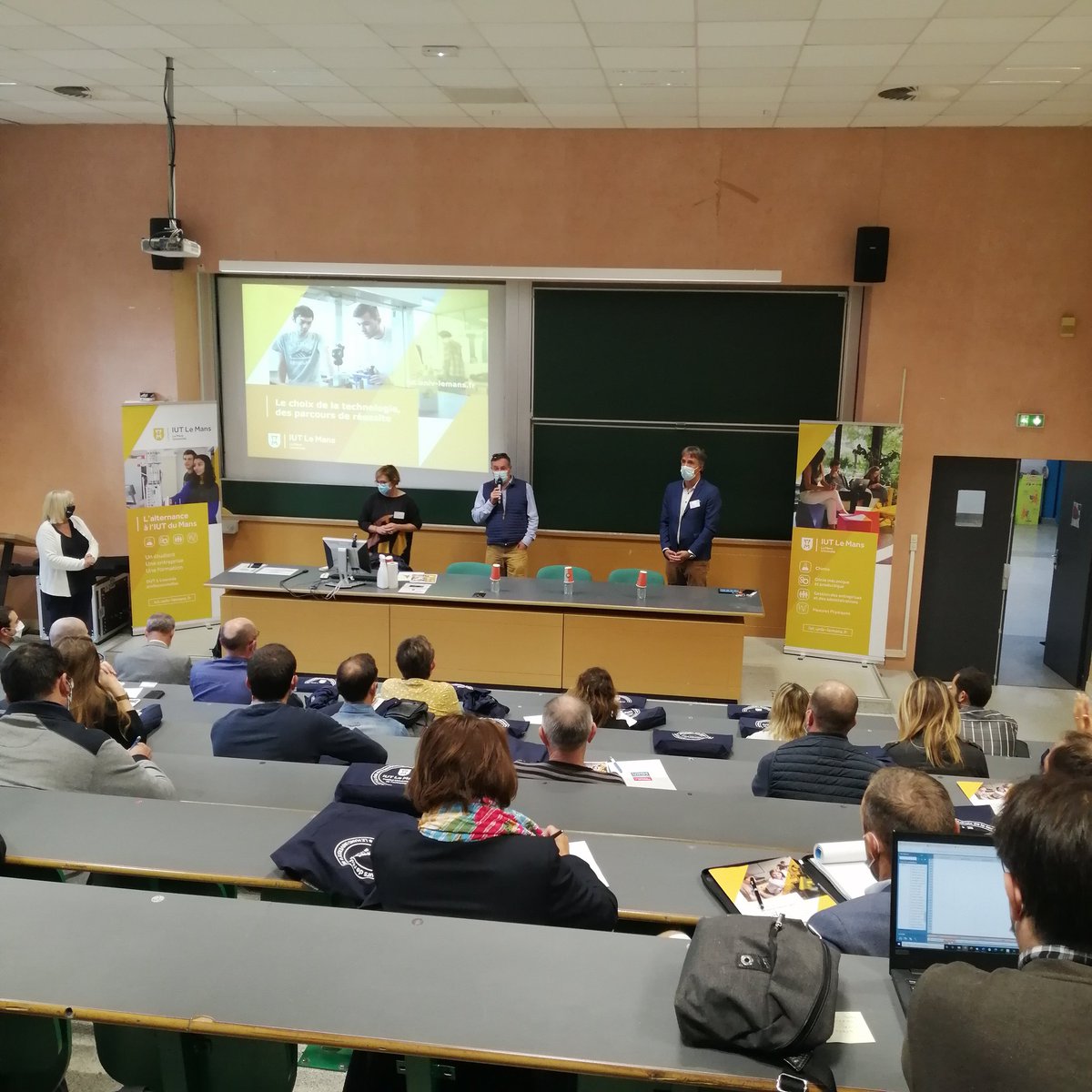 IUTLeMans's tweet photo. #apprentissage La semaine dernière @IUTLeMans accueillait près d'une quarantaine de maîtres d'apprentissage pour les informer sur leur rôle qui est un élément clé dans la formation de nos étudiant-e-s. https://t.co/HQkYPVzx1H