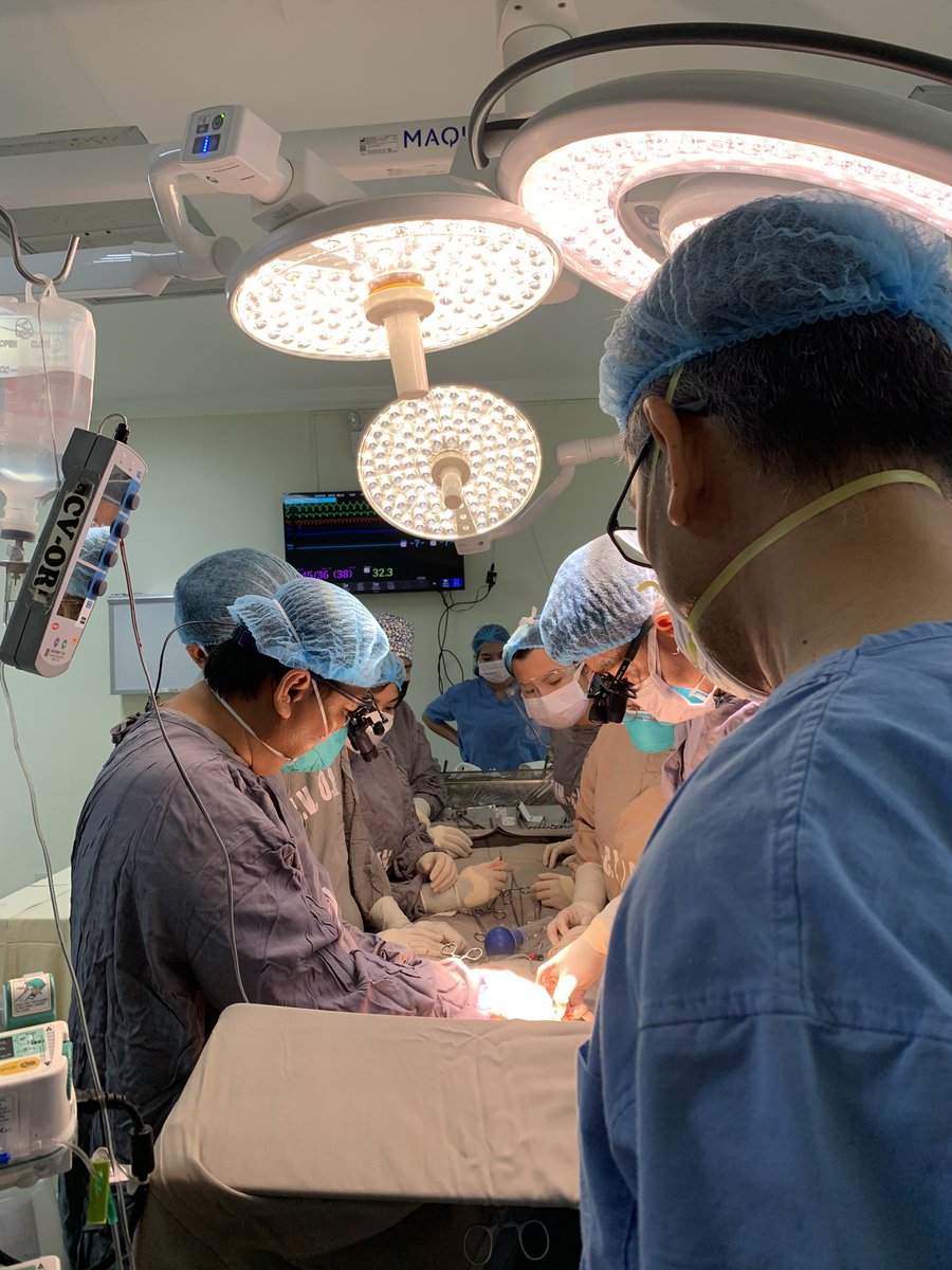 StephCabahug's tweet photo. Behind a successful surgeon, is a vigilant anesthesiologist...as per required by the American Society of Anesthesiologists π
#VSDRepair https://t.co/BvznA8Ljk8
