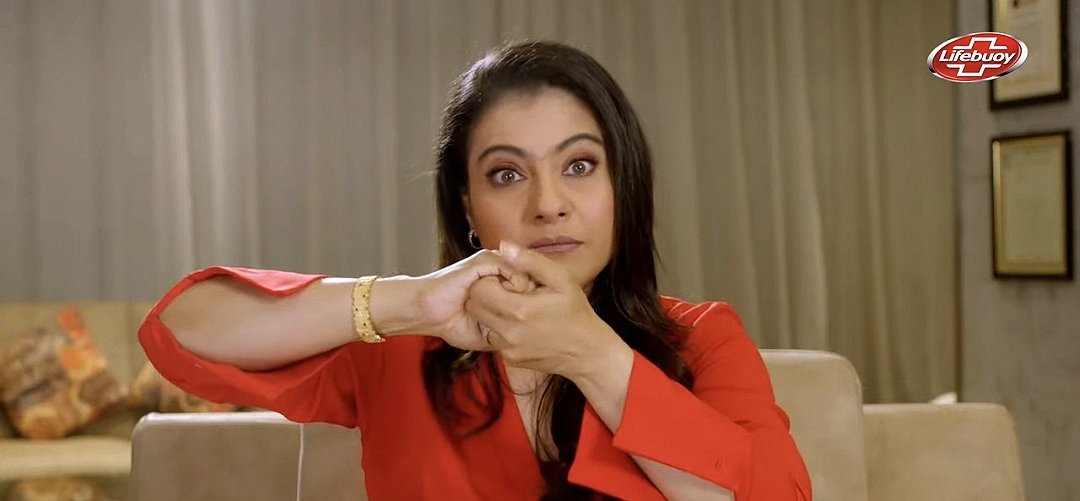 PeruKajol's tweet photo. Let's do it better 💪🏻
1 the cocodrile
2 the friendship shake
3 turn the key on each side
#kajol https://t.co/xIyvn8AJi1