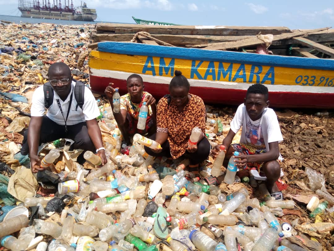 Fridays For Future - Sierra Leone (@fff_sierraleone) on Twitter photo Many communities in Sierra Leone are battling with several environmental problems. Today we went to the coastline community of Kroo Bay to highlight the environmental damage done by single-use plastics here.
#ClimateStrike #EndPlasticPollution <a href="/GretaThunberg/">Greta Thunberg</a> <a href="/Fridays4future/">Fridays For Future</a> Many communities in Sierra Leone are battling with several environmental problems. Today we went to the coastline community of Kroo Bay to highlight the environmental damage done by single-use plastics here.
#ClimateStrike #EndPlasticPollution <a href="/GretaThunberg/">Greta Thunberg</a> <a href="/Fridays4future/">Fridays For Future</a>