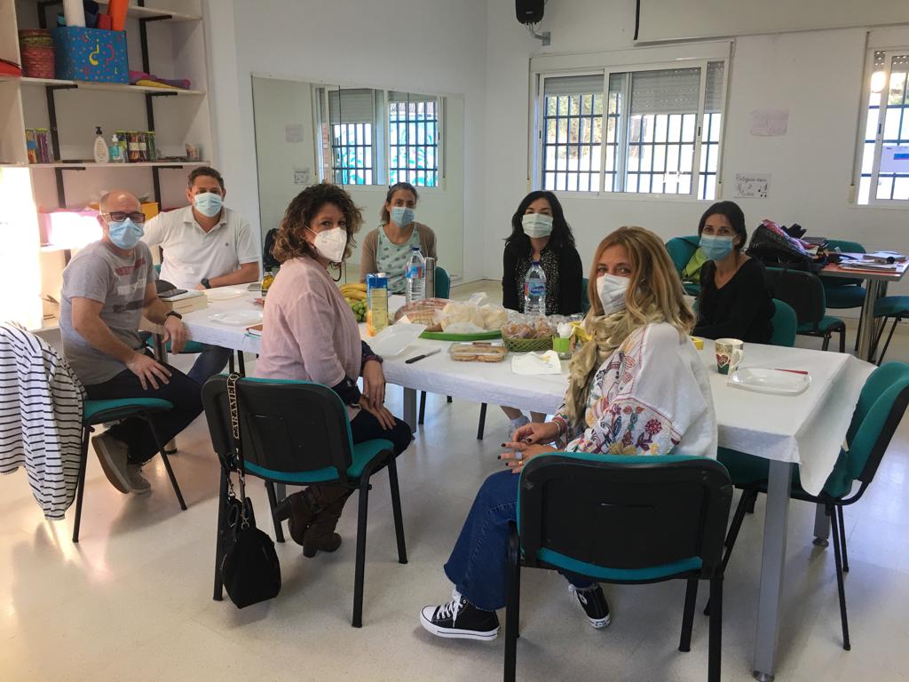 Esta mañana hemos asistido junto con la ADJ a una reunión en el Espacio Joven de #Olivares para la próxima adhesión de #Almensilla al proyecto '#EspaciosCreativos del #Aljarafe' <a href="/ecaljarafe/">ecaljarafe</a>, junto con otros/as profesionales de #Juventud y #Bibliotecas de la comarca.

🚀🚀