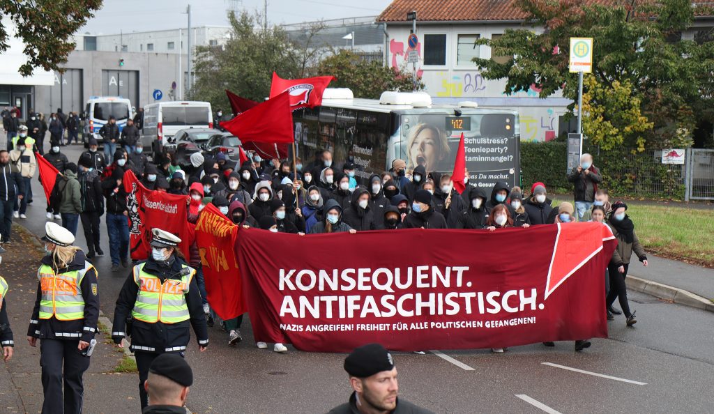 Unser Statement zum Urteil gegen Dy &amp; Jo: oatkarlsruhe.wordpress.com/2021/10/15/sol… #antifa #karlsruhe #stuttgart #stammheim #freejo #freedy #freiheitfüralleantifas