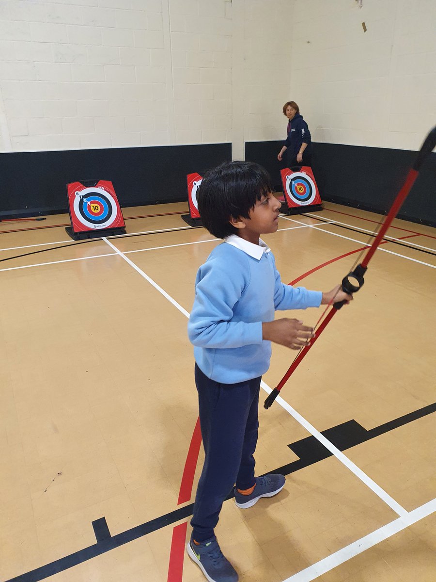 OldfieldSL6's tweet photo. The #invictus festival of sport @AltwoodSchool on Thursday was certainly a highlight of our sporting calendar with 2 new sports; #DangerBall and #TargetRun and some more #Kurling just to top off the wonderful experience #somuchfun https://t.co/Fd55V9mNOh