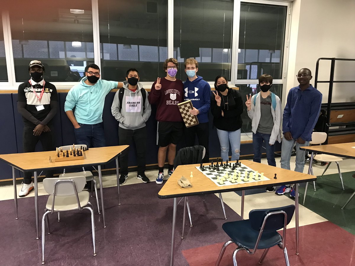 Welcome to the brand new LC Chess Club! Thank you to Mr. Taylor for hosting our first meeting today 😄