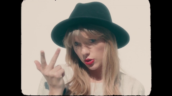 Swift 22. Тейлор свифт клипы. Taylor swift 22 music video. Зловещая долина. Taylor swift 22 music video.