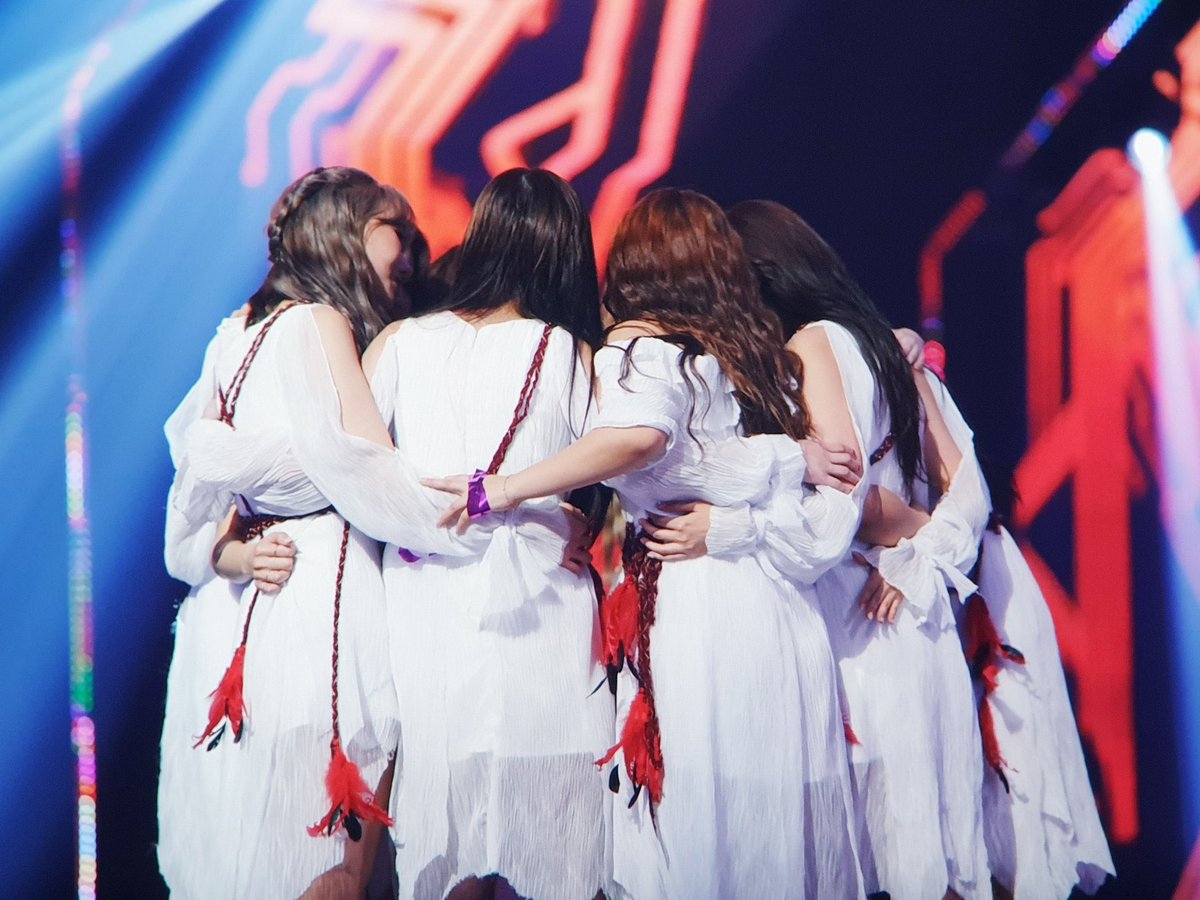 LovelyzUpdates8's tweet photo. No one deserves to spend half of their career being empty and being treated so badly! 

Wrong management, wrong decisions and comebacks with low budget...

Lovelyz really deserves so much better! @woollim_ent 

#RESPECT_LOVELYZ https://t.co/IoaolR3a7o