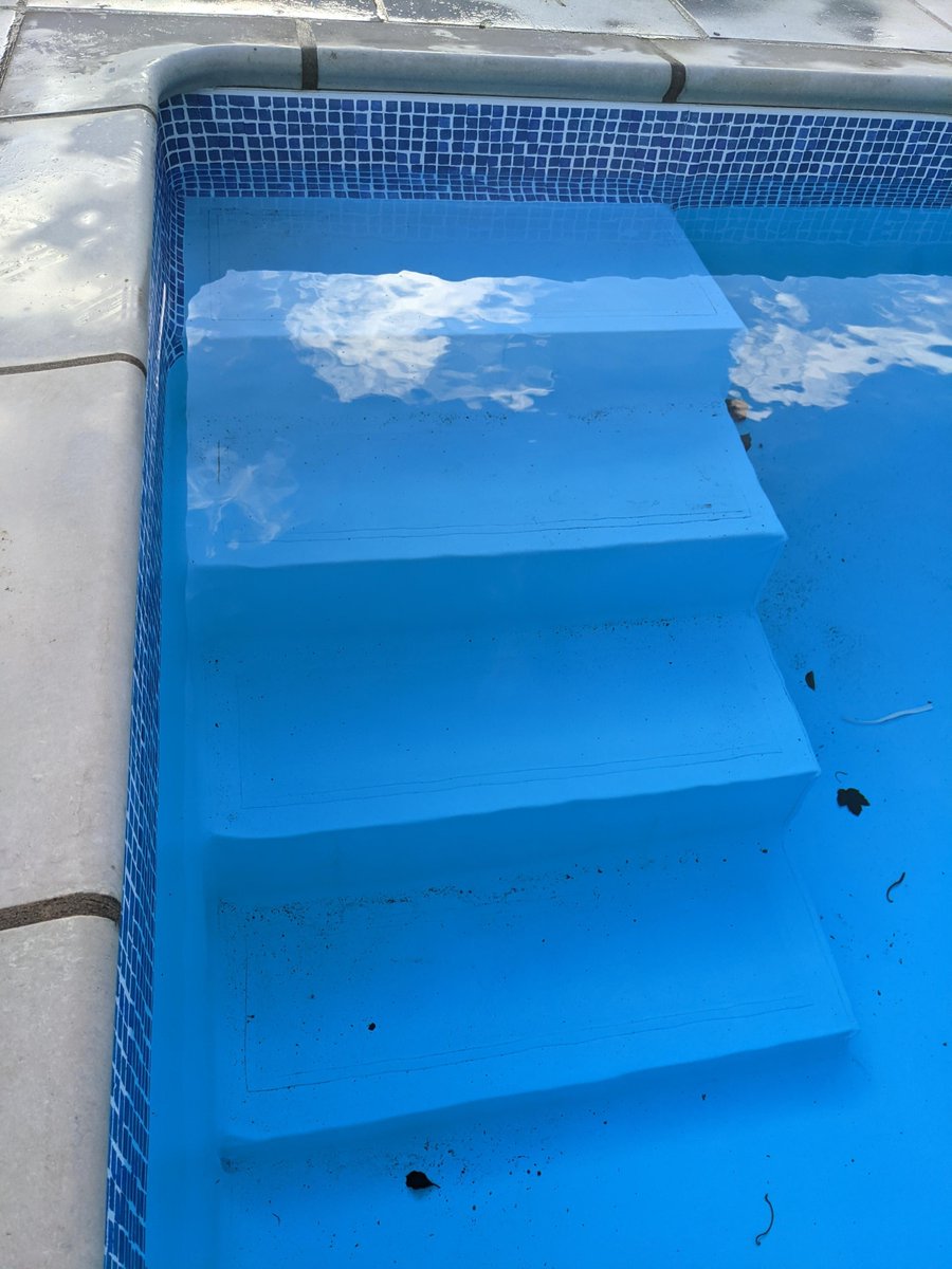 SummitLeisure's tweet image. A liner being installed by Team Gareth and Alex in Dyfed recently.This liner was part of a pool package we sold,  with a pool enclosure to be installed shortly.#pool #swimmingpool #poolpackage #builder #gardendesign #buildyourown #buildyourownpool #poolbuilder #swimmingpooldesign