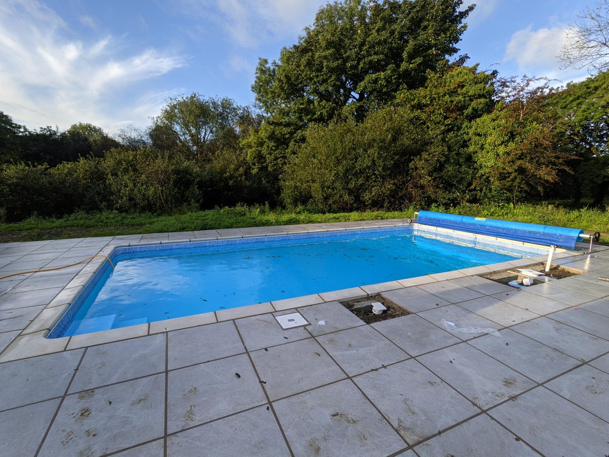 SummitLeisure's tweet image. A liner being installed by Team Gareth and Alex in Dyfed recently.This liner was part of a pool package we sold,  with a pool enclosure to be installed shortly.#pool #swimmingpool #poolpackage #builder #gardendesign #buildyourown #buildyourownpool #poolbuilder #swimmingpooldesign