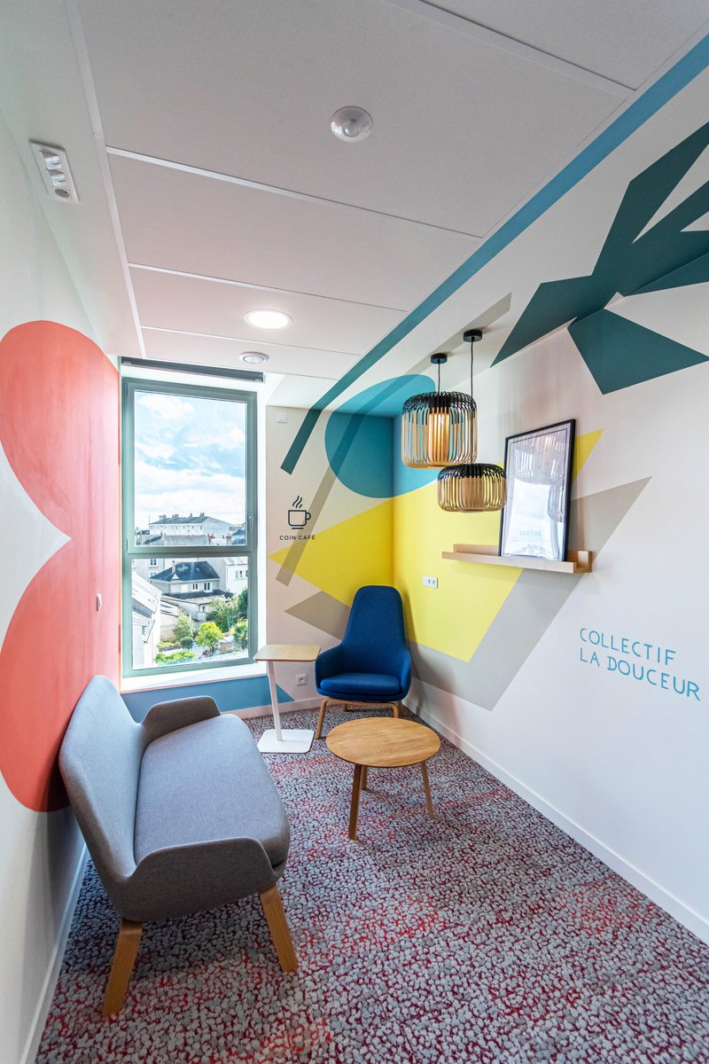 AgenceMoswo's tweet photo. ZOOM SUR les fresques artistiques du projet #Podeliha
avec le @collectiflaDou1 et @partner_art (Oji &amp; Yol). Plusieurs artistes ont ainsi habillé différents espaces : le hall d’accueil des collaborateurs et les murs des espaces attentes des étages.

#DesignersEngagés https://t.co/fIdAsYBlLV