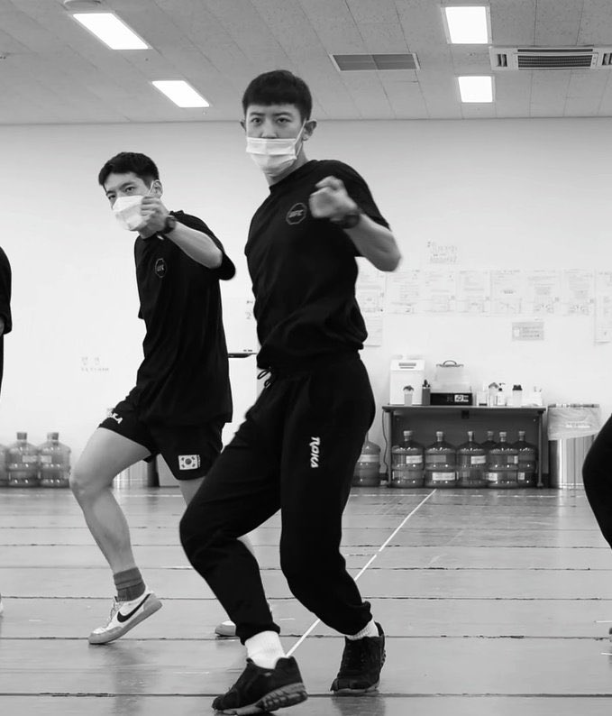 EXOWORLDINA's tweet photo. Laman✅
Vocalist ✅✅
Dancer ✅✅✅
EXO’s Main Rapper ✅✅✅✅
he dance &amp; did his rap part on ‘Growl’ at his musical debut 🥳

✨Multitalent✨
#ChanyeolMusicalDebut
#찬열아_넌_우리의_메이사야
#OurMeissaChanyeol
@weareoneEXO https://t.co/TfG5n7zTzD