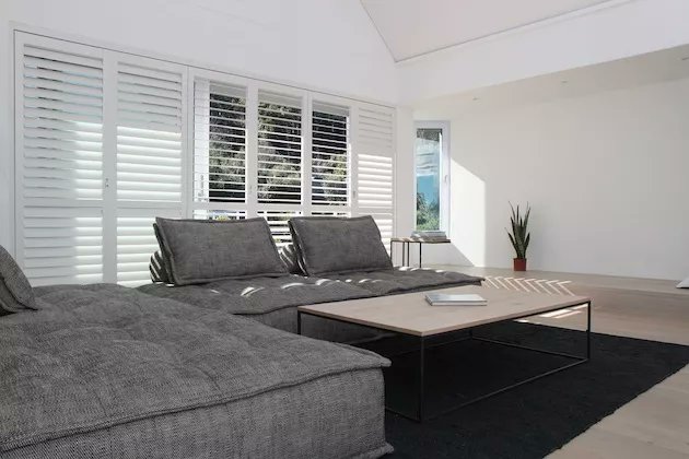 r_ctrading's tweet image. Shutters have many benefits to a home and its users, but finding the right fit for you starts with a simple question, do I want shutters for safety or design??

Security Shutters offe both quality aesthetics and safety for your home😉.. Time to #MakeYourDay ♥️🏡