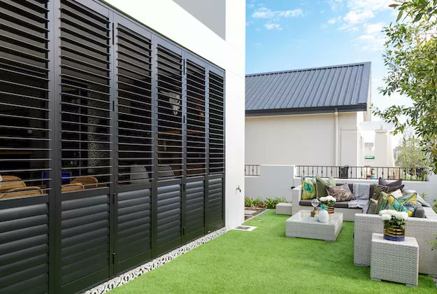 r_ctrading's tweet image. Shutters have many benefits to a home and its users, but finding the right fit for you starts with a simple question, do I want shutters for safety or design??

Security Shutters offe both quality aesthetics and safety for your home😉.. Time to #MakeYourDay ♥️🏡