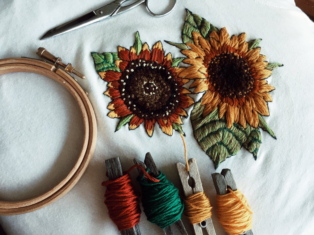 juliathln's tweet photo. Bonjour 🍀

Dis-moi, serais-tu intéressé.e par l’achat de petites choses brodées réalisées par ma petite personne ? (Deco, broches, vêtements personnalisés…) 

Quelques exemples ci-dessous. 🌞

Si oui, mes DM sont ouverts. https://t.co/JzeXR8SXHs