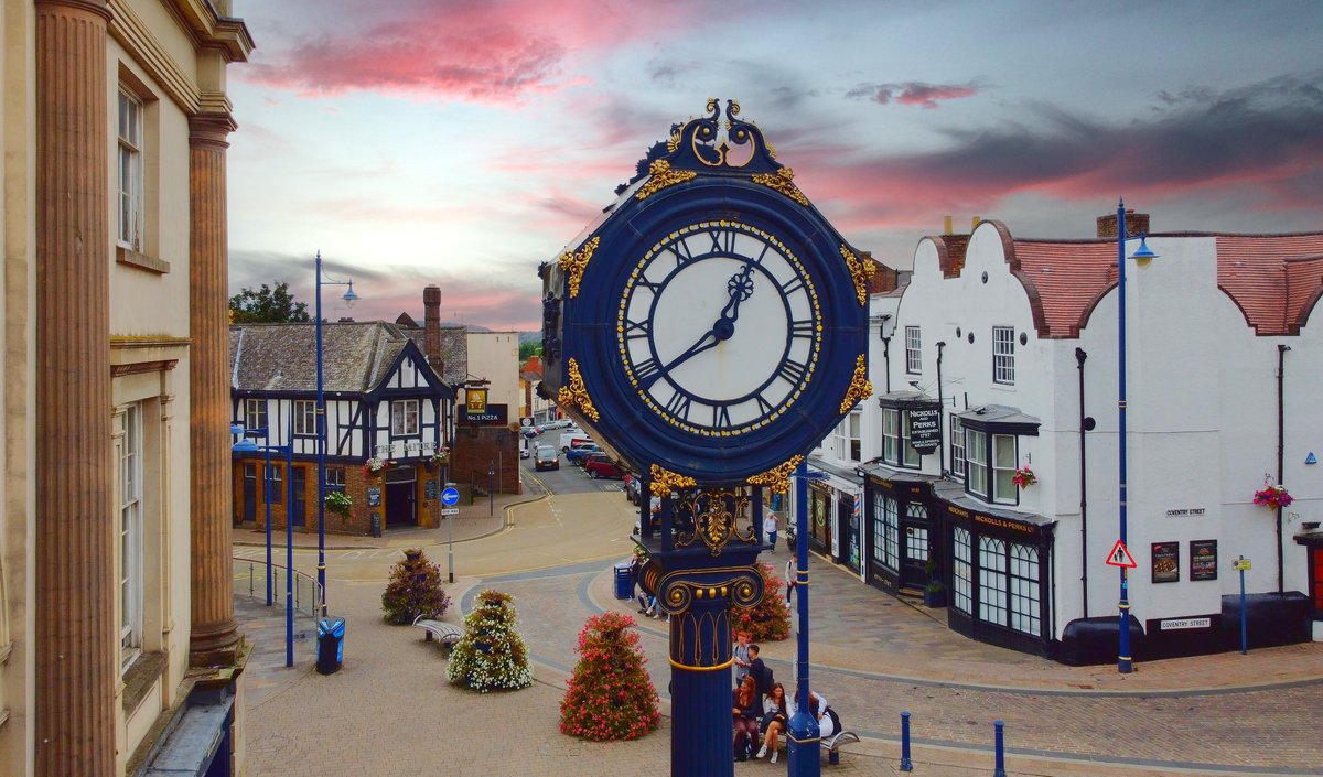 dudleymbc's tweet photo. Meet you under the clock....is Stourbridge's timepiece one of the borough's favourite landmarks?
Tell us about YOUR favourite places, as part of our bid to become the City of Dudley.
Email cityinthemaking@dudley.gov.uk.
https://t.co/B0HUpspL6i
#CityofDudley #ACityInTheMaking https://t.co/AnisHM9are