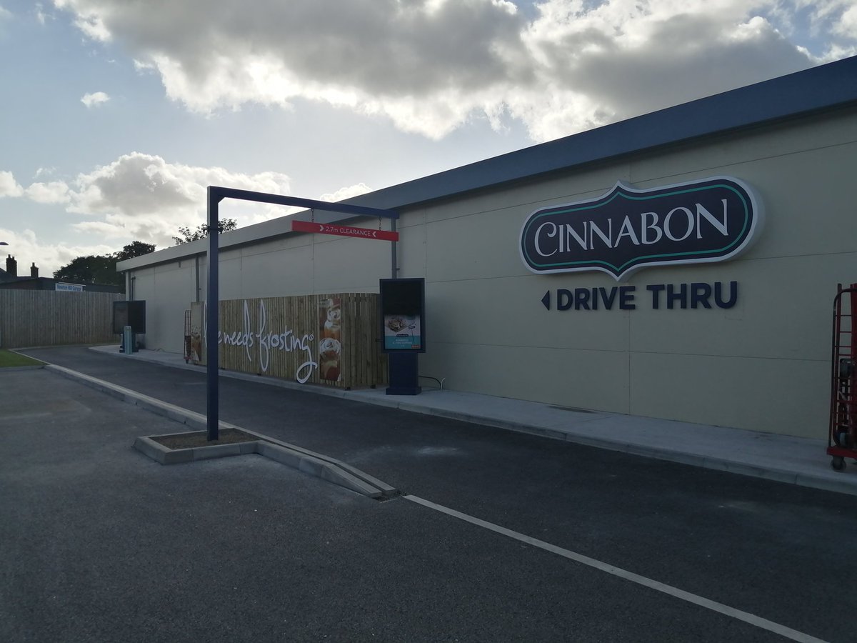 Tom While's tweet "SPAR Euro Garages Snow Hill, Leeds Road, Wakefield