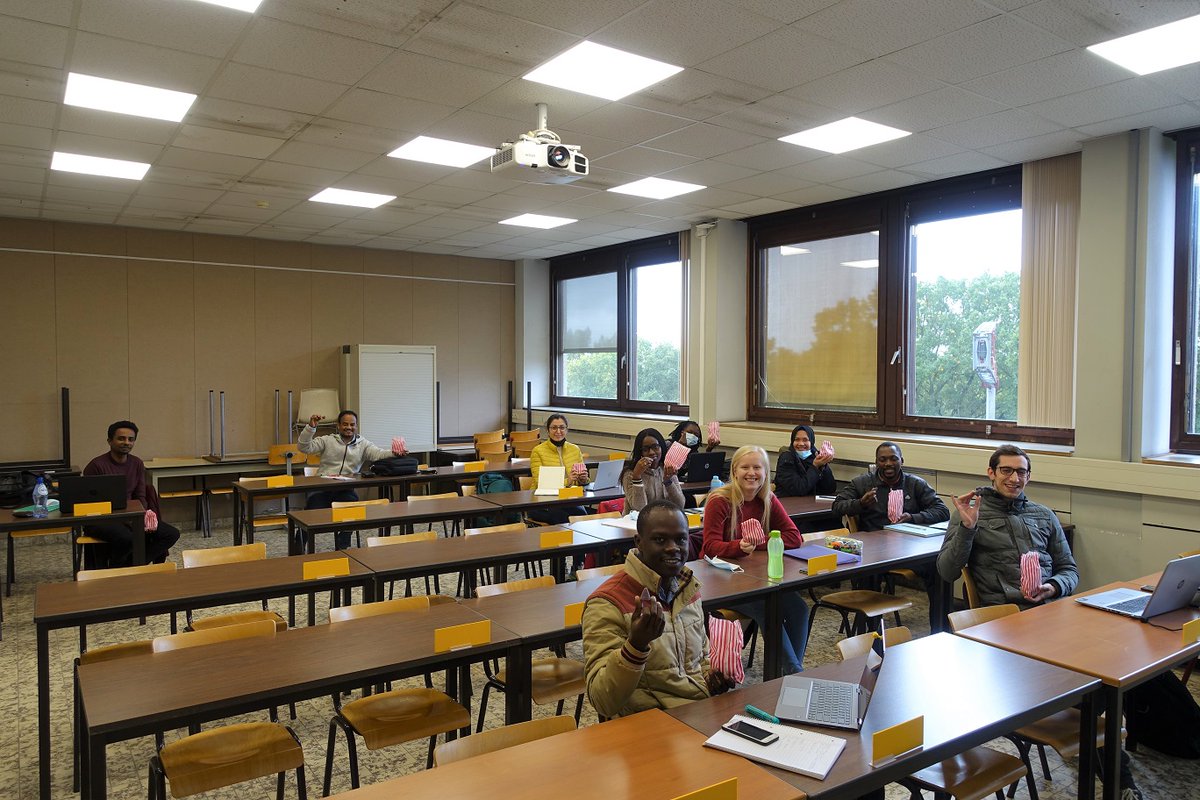 jan_dries's tweet photo. Introducing the "gentse neuzekes" #cuberdon to a fine group of international students @MSc_ThinkWater @UAntwerpen 
🍬👃🌎 https://t.co/jhGfTjRdml