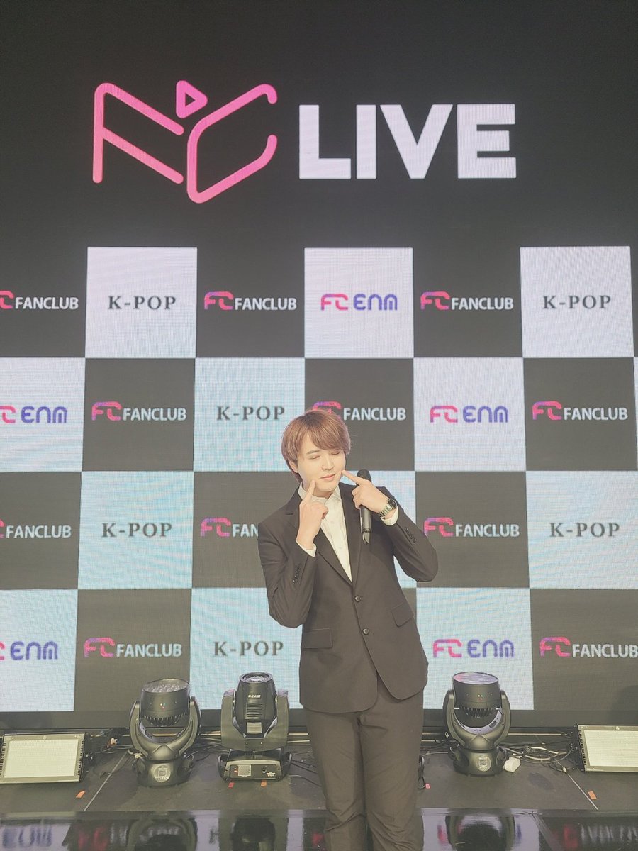 FCLIVE_official's tweet image. 〈#ZETH ONLINE FANMEETING〉
ステージ写真が到着しました‼️📷
明日も公演がありますので
沢山のご関心をお願いします🌈🎈

#TARGET #타겟 #제스 #ゼス #FCLIVE