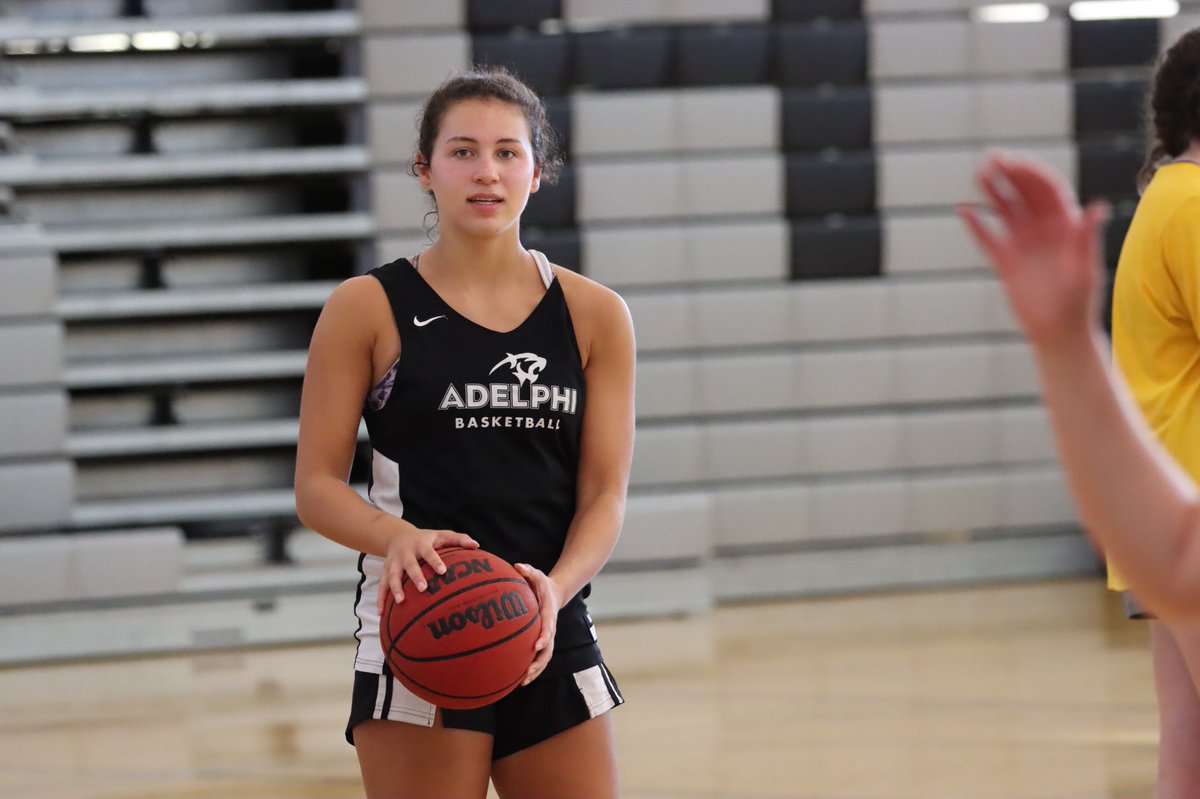 AdelphiWBB's tweet photo. Those first day vibes…

#hailadelphi #gopanthers 🐾 https://t.co/mlxzThra67
