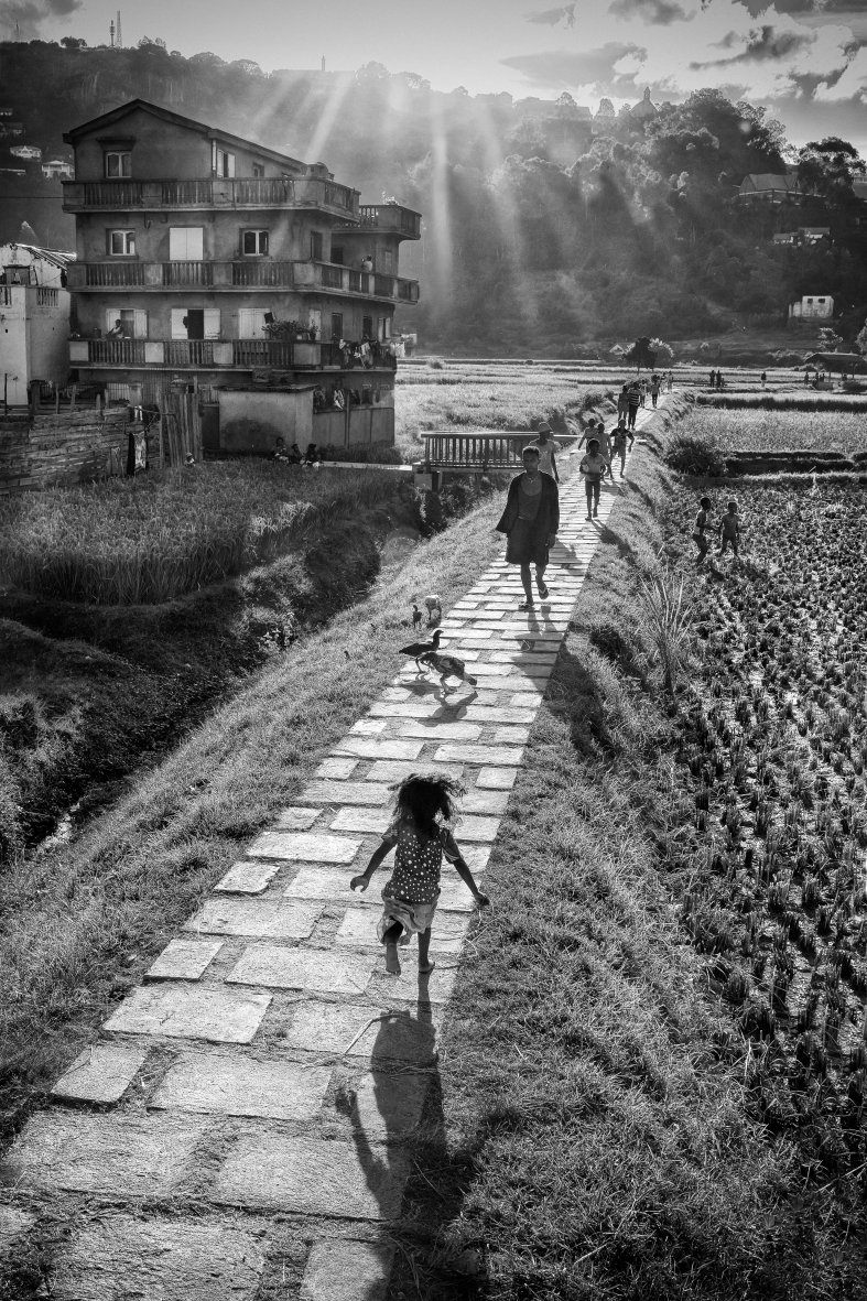 YvesGuicquero's tweet photo. Projet #PADEVE de rénovation urbaine financé par @AFD_France à Fianarantsoa, #Madagascar, sous l'oeil et l'objectif du photographe Pierrot Men. Merci pour ce regard et ce talent. photo ©️Pierrot Men https://t.co/WON1u45wcj
