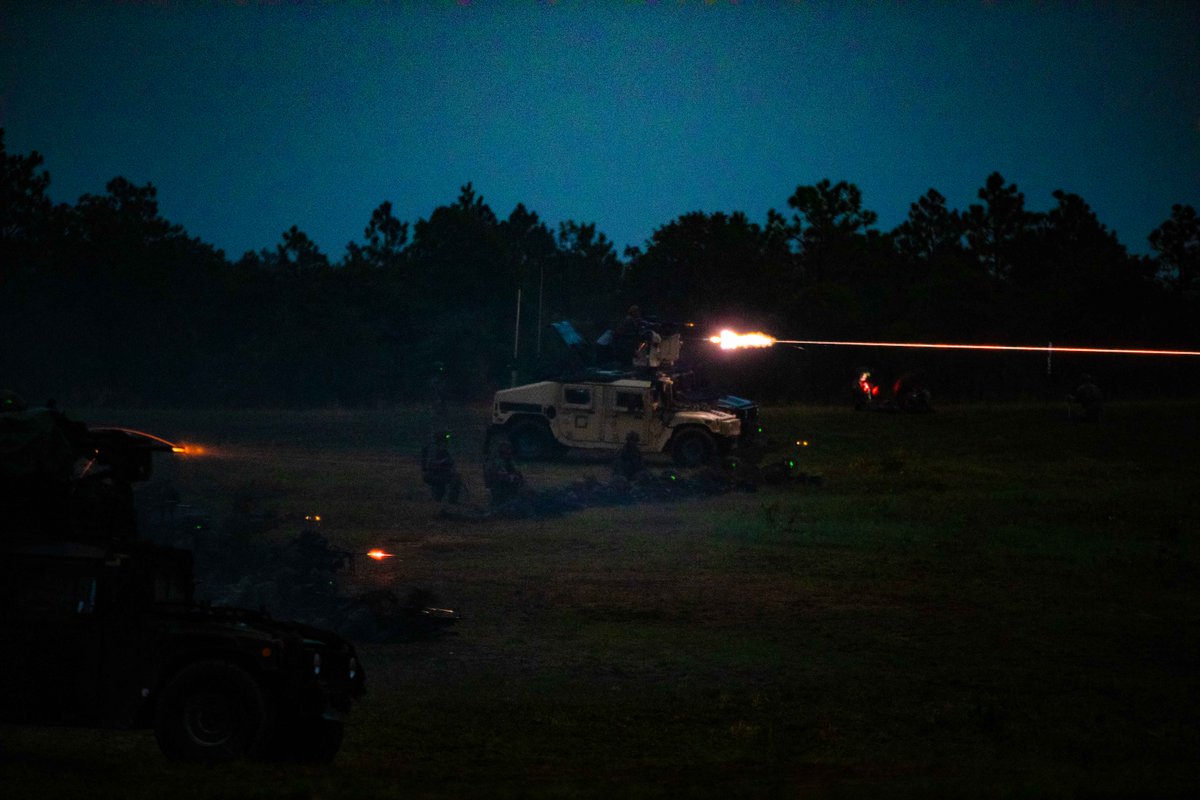 82ndABNDiv's tweet photo. Paratroopers from @PantherBrigade own the night during their Combined Arms Live-Fire Exercise. Our Paratroopers remain ready to deploy, engage, &amp; destroy the enemies of the U.S. with no notice, anywhere in the world in 18 hours or less
#18HoursAnyWhereAnyTime #AATW #LGOP #CALFEX https://t.co/u4AL9JHRbS