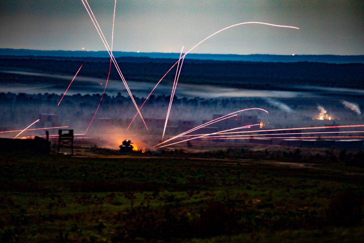 82ndABNDiv's tweet photo. Paratroopers from @PantherBrigade own the night during their Combined Arms Live-Fire Exercise. Our Paratroopers remain ready to deploy, engage, &amp; destroy the enemies of the U.S. with no notice, anywhere in the world in 18 hours or less
#18HoursAnyWhereAnyTime #AATW #LGOP #CALFEX https://t.co/u4AL9JHRbS