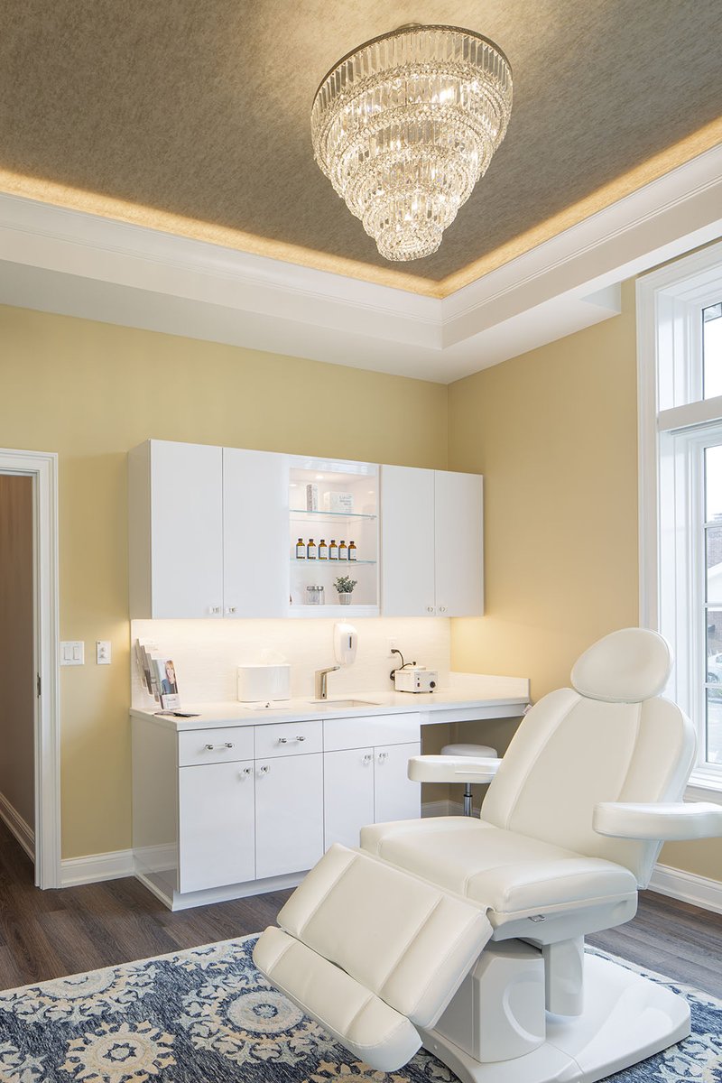 MSPdesign's tweet photo. Believe it or not, the building that houses the new Clinique en Beauté was a bank in its previous life. MSP transformed the Madeira property into a premier medical spa/skin treatment center. A newly defined entrance completes the look. Read more here: https://t.co/eIHZM2LN1F https://t.co/fFLeIKpY8K