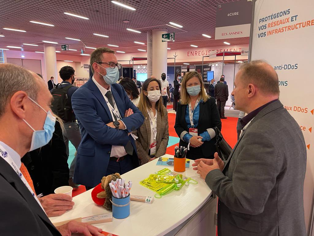 Visite officielle de la délégation parlementaire présente aux Assises sur le stand <a href="/6cure/">6cure</a> 😀. 
Merci à <a href="/frbruneteaux/">Françoise Bruneteaux</a>, #AlainBourcier, Mélanie Benard Crozat, <a href="/MaunaTraikia/">Mauna Traikia 🕊️🇫🇷🕊️ 🇪🇺 🌍🧩</a>, <a href="/platombe/">Philippe Latombe</a>, <a href="/Anissa_Khedher/">Anissa Khedher</a>, <a href="/V_Faure_Muntian/">Valéria Faure-Muntian</a> et <a href="/flopuyb/">Puybareau Florence</a>. #LesAssises